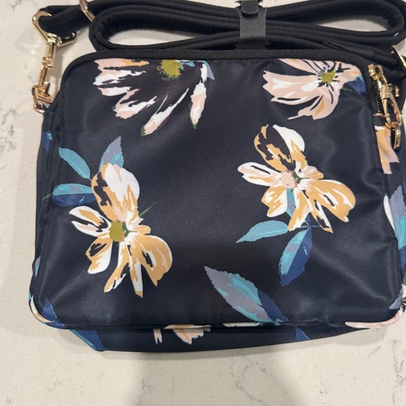 Travelon Anti-Theft Addison Small Crossbody travel bag key clip with LED light - Picture 15 of 16